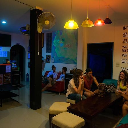 Love Station Hostel Baan Tai Eksteriør billede