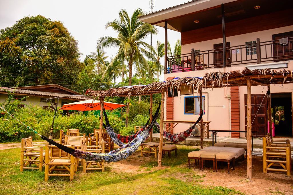 Love Station Hostel Baan Tai Eksteriør billede