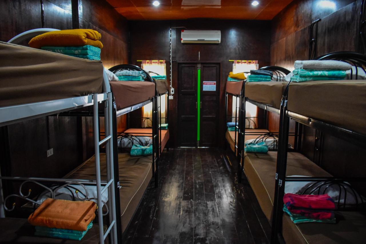 Love Station Hostel Baan Tai Eksteriør billede