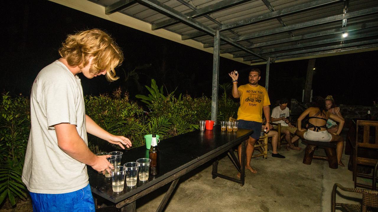 Love Station Hostel Baan Tai Eksteriør billede