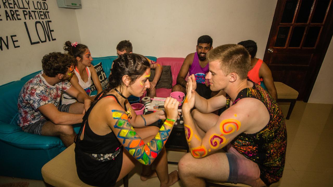 Love Station Hostel Baan Tai Eksteriør billede