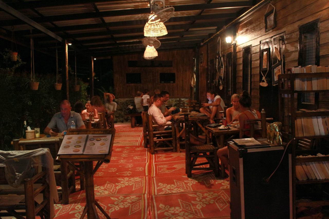 Love Station Hostel Baan Tai Eksteriør billede