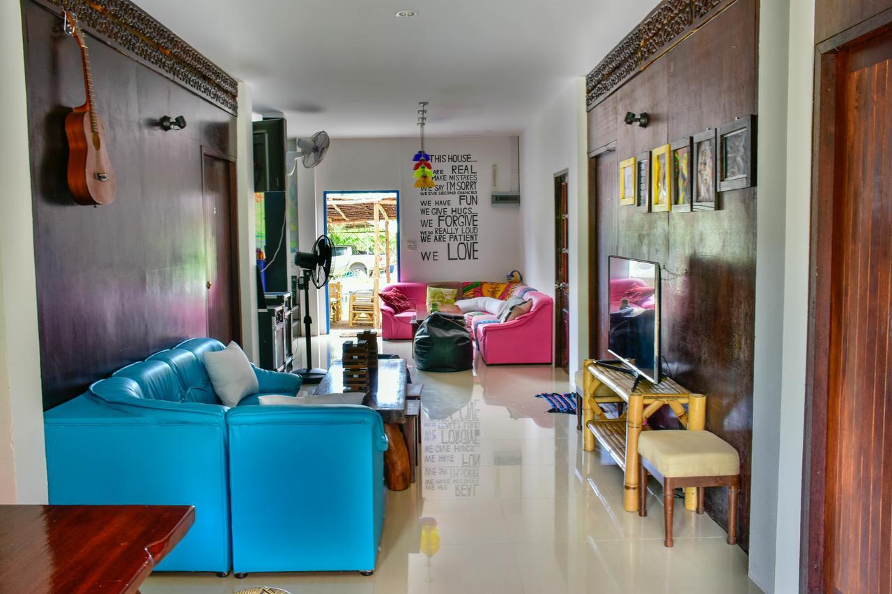 Love Station Hostel Baan Tai Eksteriør billede