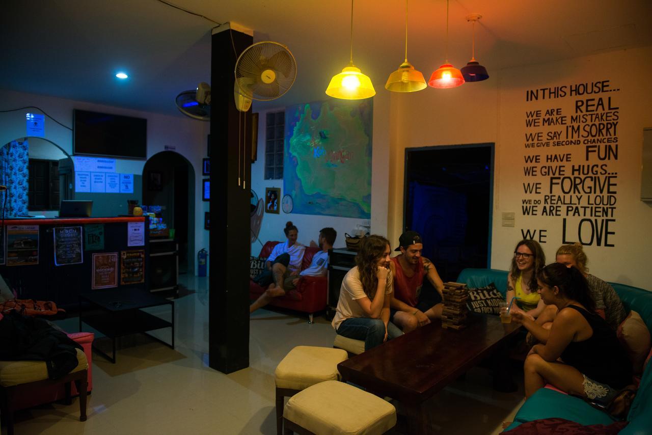 Love Station Hostel Baan Tai Eksteriør billede